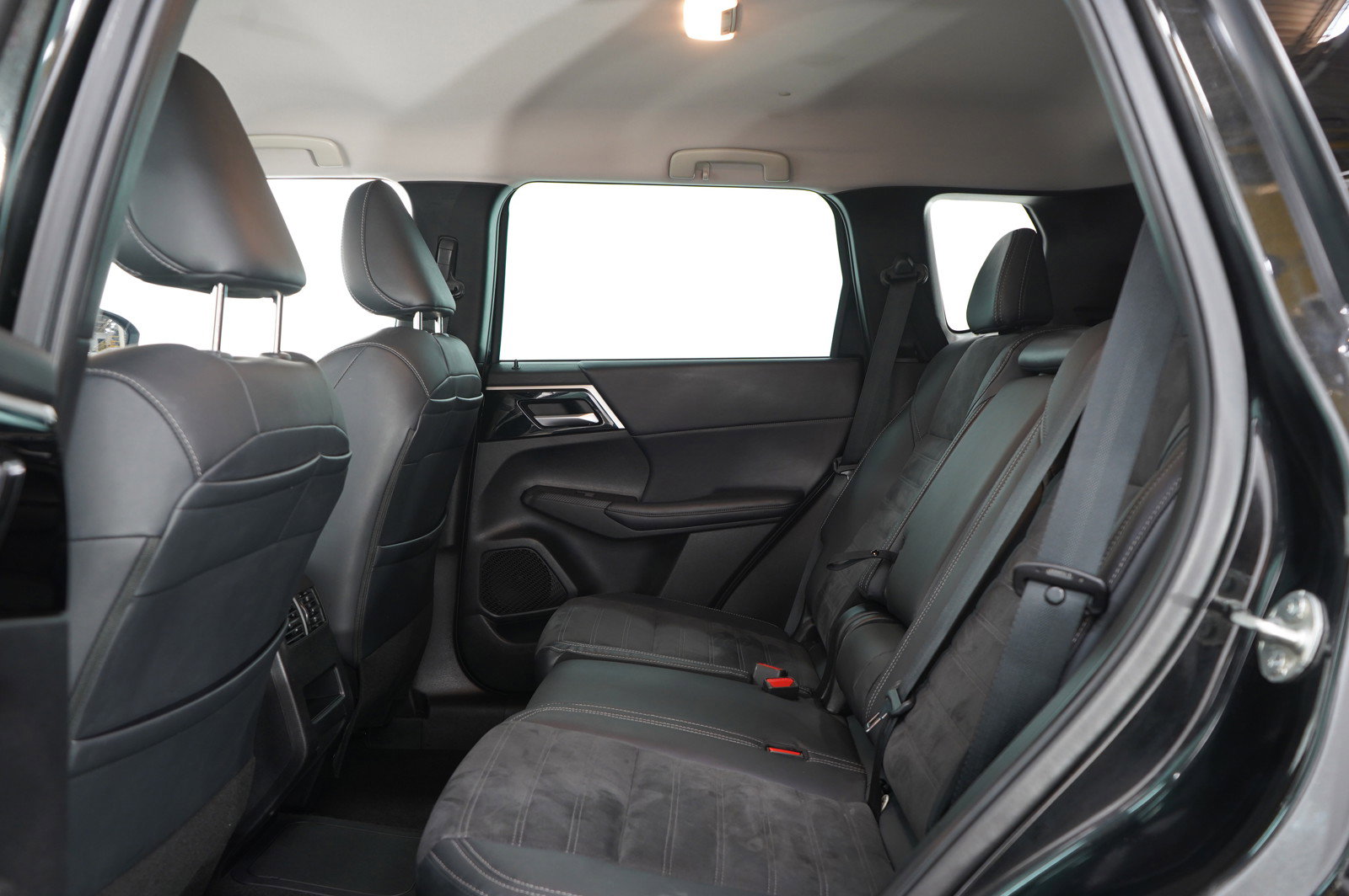 2023 Mitsubishi Outlander PHEV SE photo 19