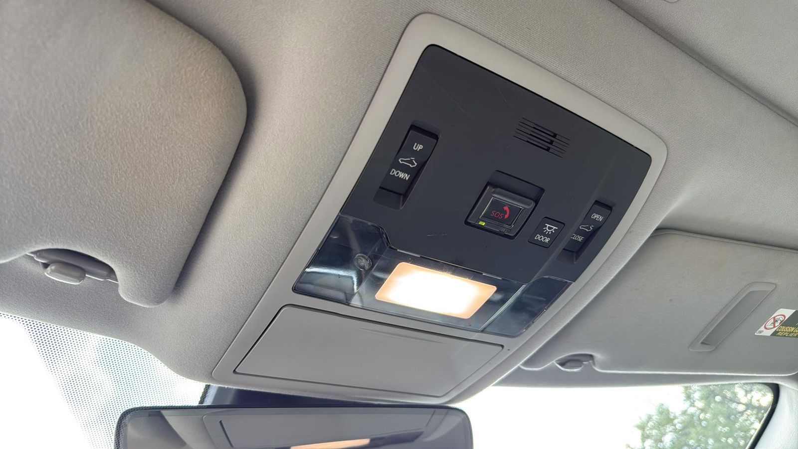 2020 Lexus RX 450h Premium photo 24