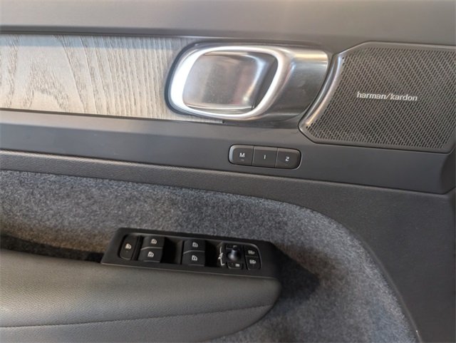 2023 Volvo XC40 Ultimate photo 12