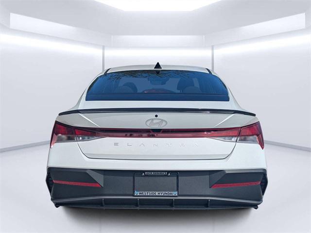2025 Hyundai Elantra SEL Sport photo 4