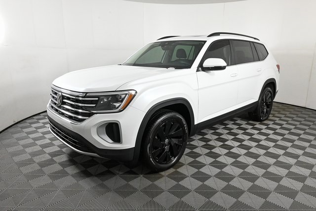 2026 Volkswagen Atlas SE Technology photo 2