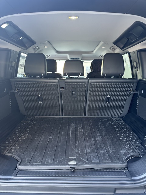 2024 Land Rover Defender 110 S photo 32