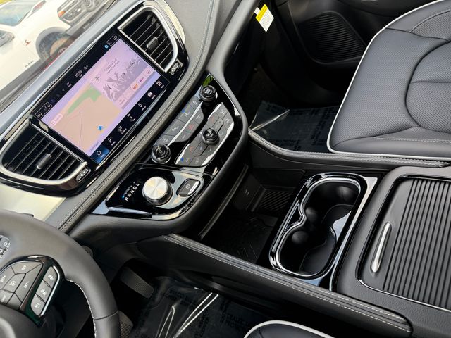 2026 Chrysler Pacifica Limited photo 21