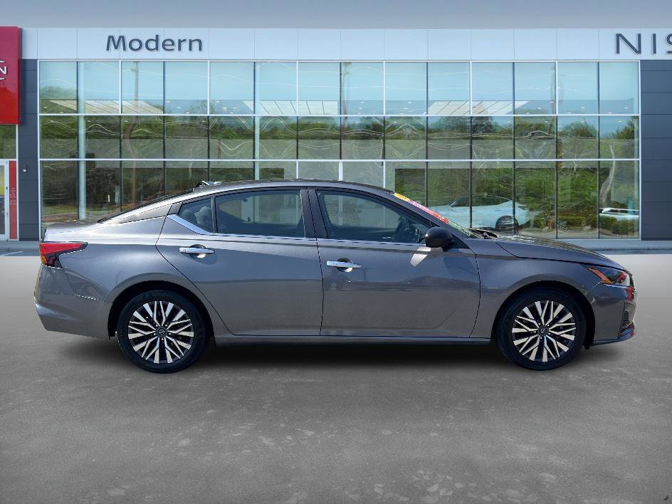2024 Nissan Altima 2.5 SV photo 4