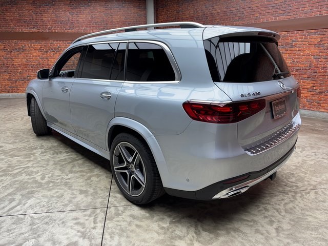 2025 Mercedes Benz GLS 450 4MATIC photo 3