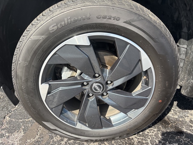 2024 Nissan Rogue SV photo 10