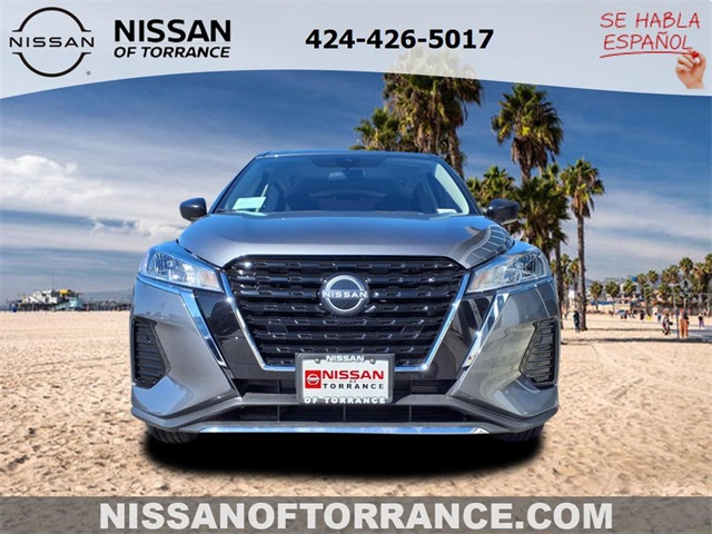 2025 Nissan Kicks Play S photo 2