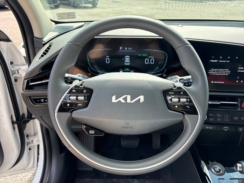 2025 Kia Niro EX photo 14
