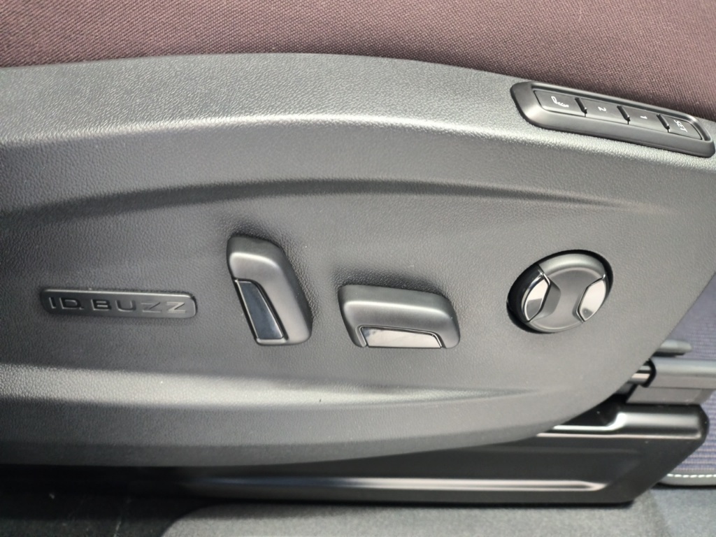 2025 Volkswagen ID. Buzz Pro S photo 12