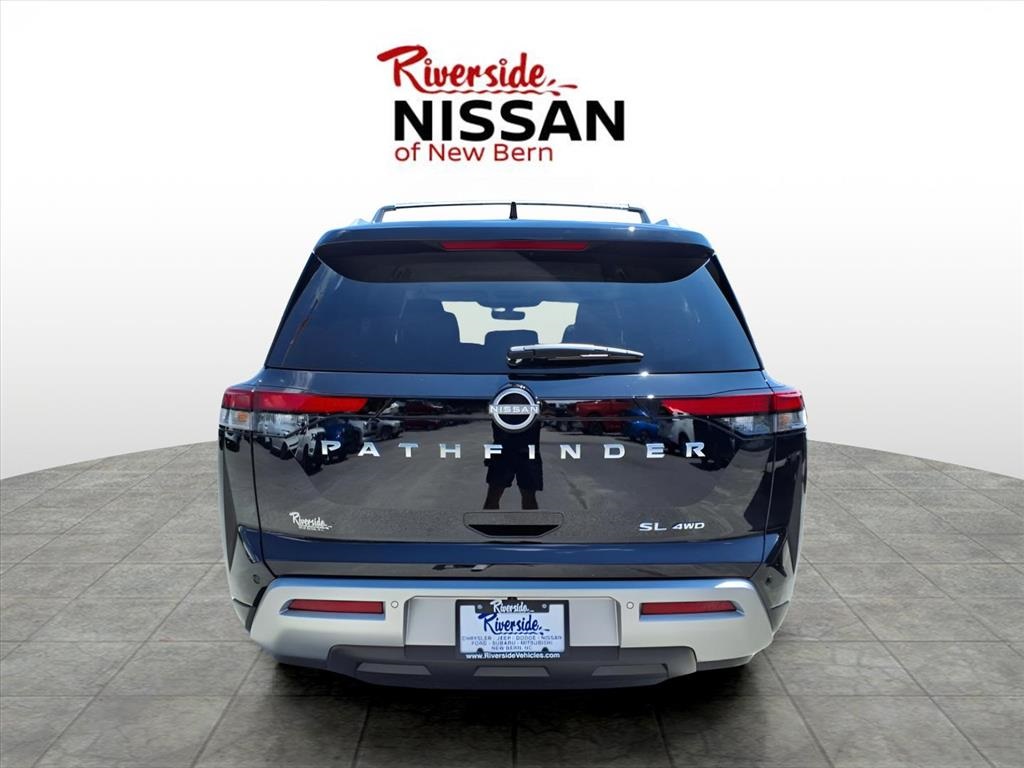 2025 Nissan Pathfinder SL photo 3