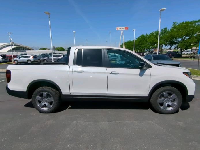 2025 Honda Ridgeline TrailSport photo 2