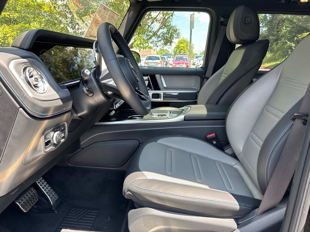 2025 Mercedes Benz G photo 14