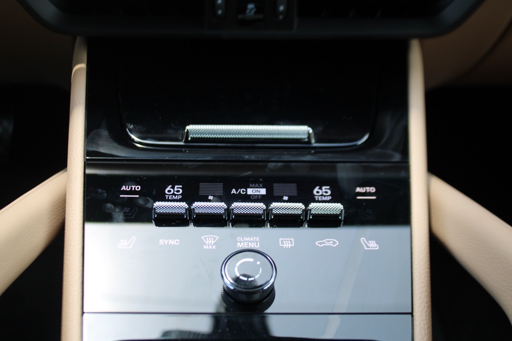 2025 Porsche Cayenne Base photo 23