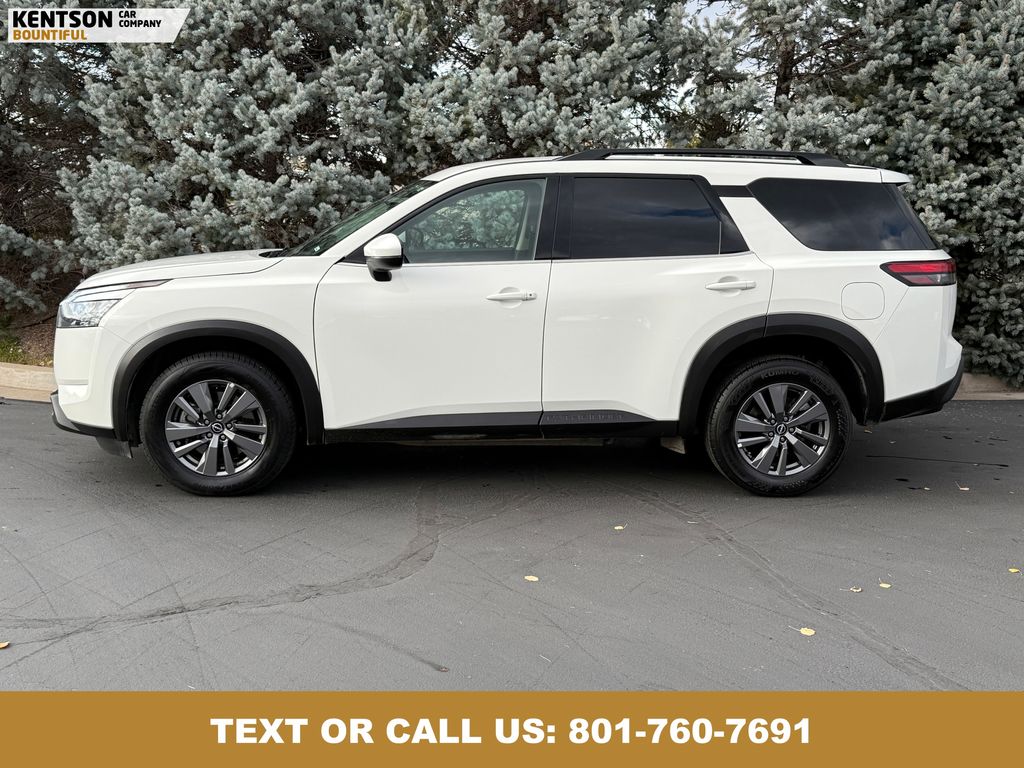 2025 Nissan Pathfinder SV photo 2