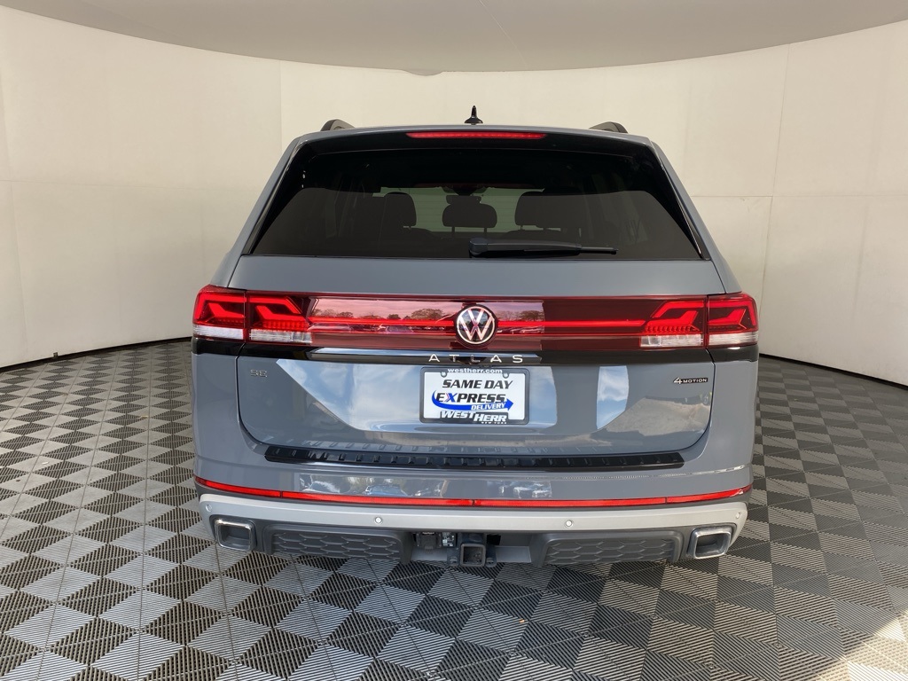 2025 Volkswagen Atlas Peak Edition SE photo 3