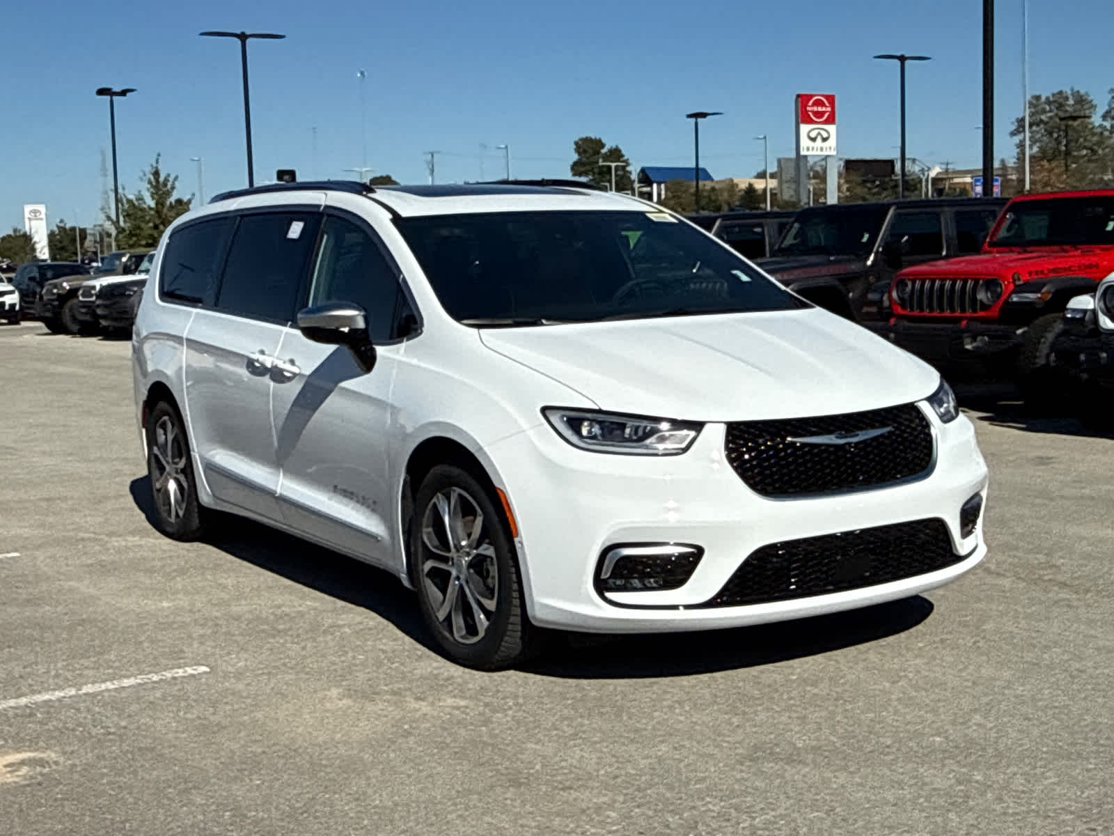 2026 Chrysler Pacifica Pinnacle photo 2