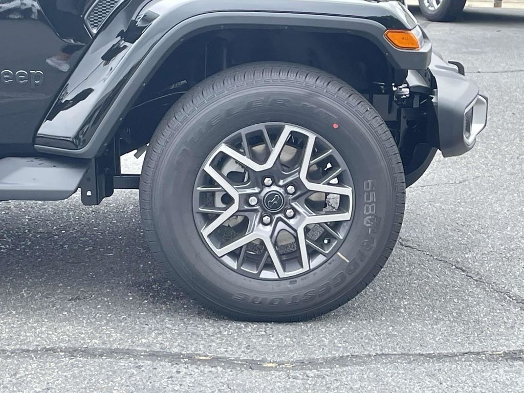 2025 Jeep Wrangler Sahara photo 12