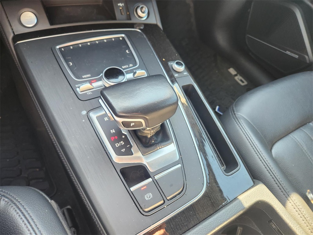 2020 Audi Q5 45 Premium Plus photo 17