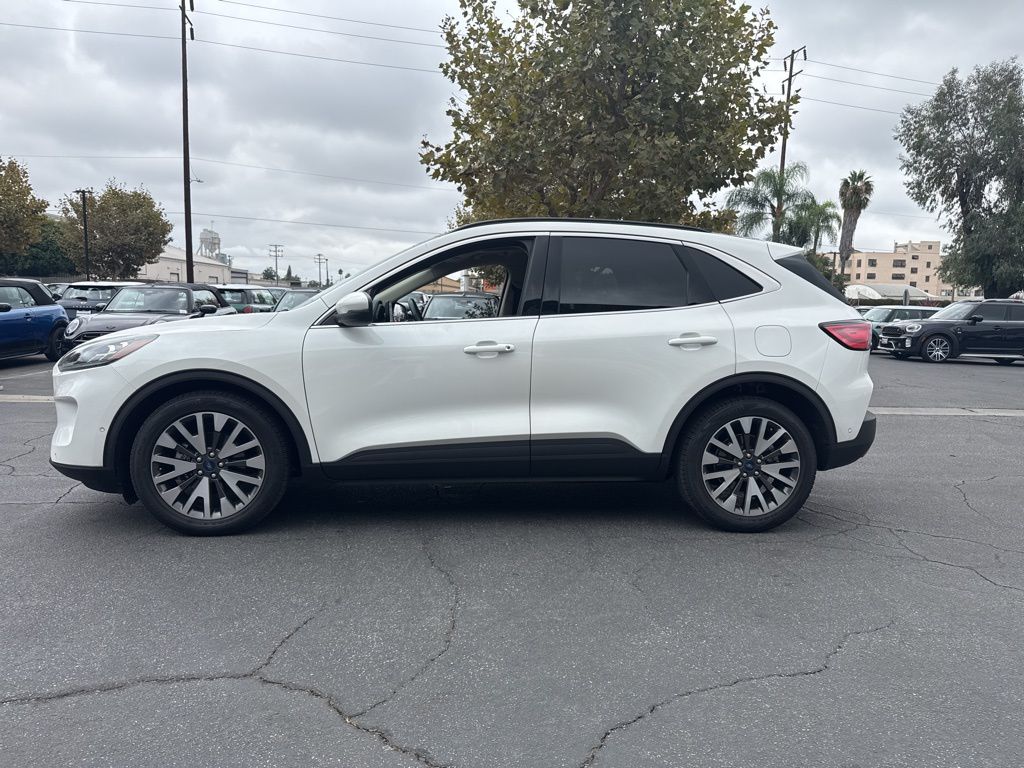 2020 Ford Escape Titanium Hybrid photo 2