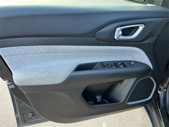 2024 Jeep Compass Latitude photo 23