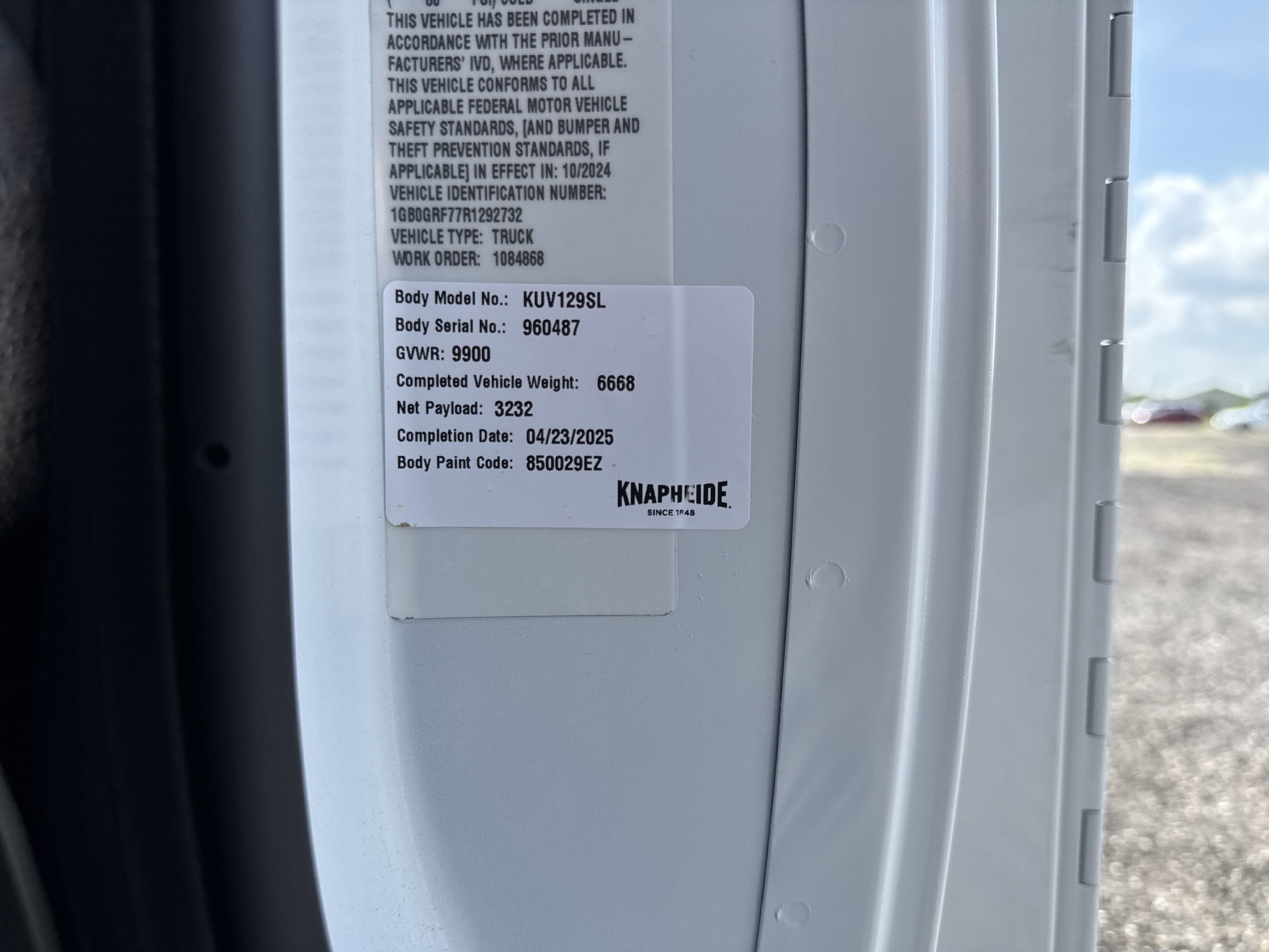 2024 Chevrolet Express Cutaway 3500 photo 6
