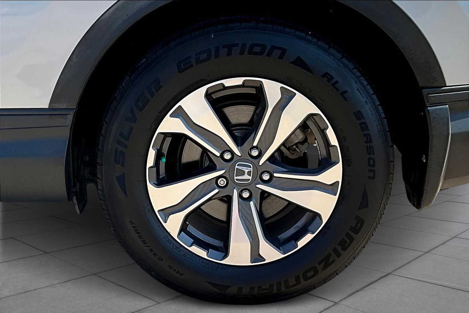 2017 Honda CR-V LX photo 9