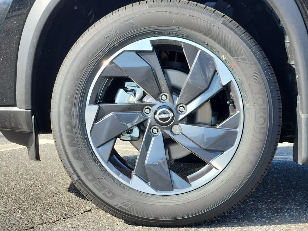 2026 Nissan Rogue SV photo 2