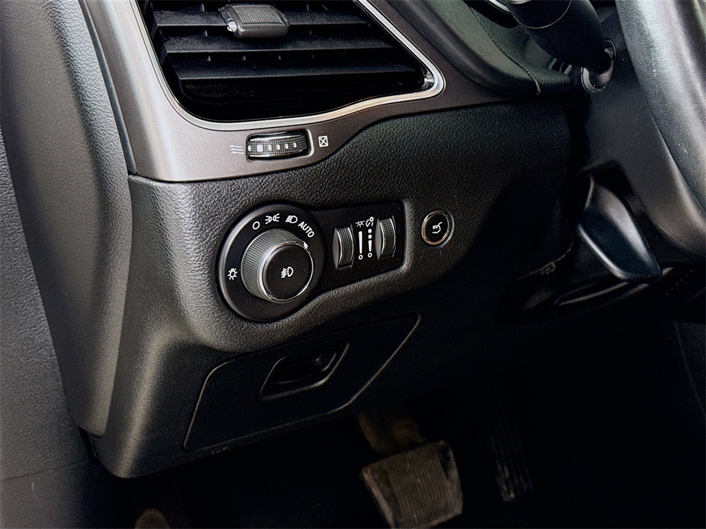 2019 Jeep Cherokee Overland photo 10