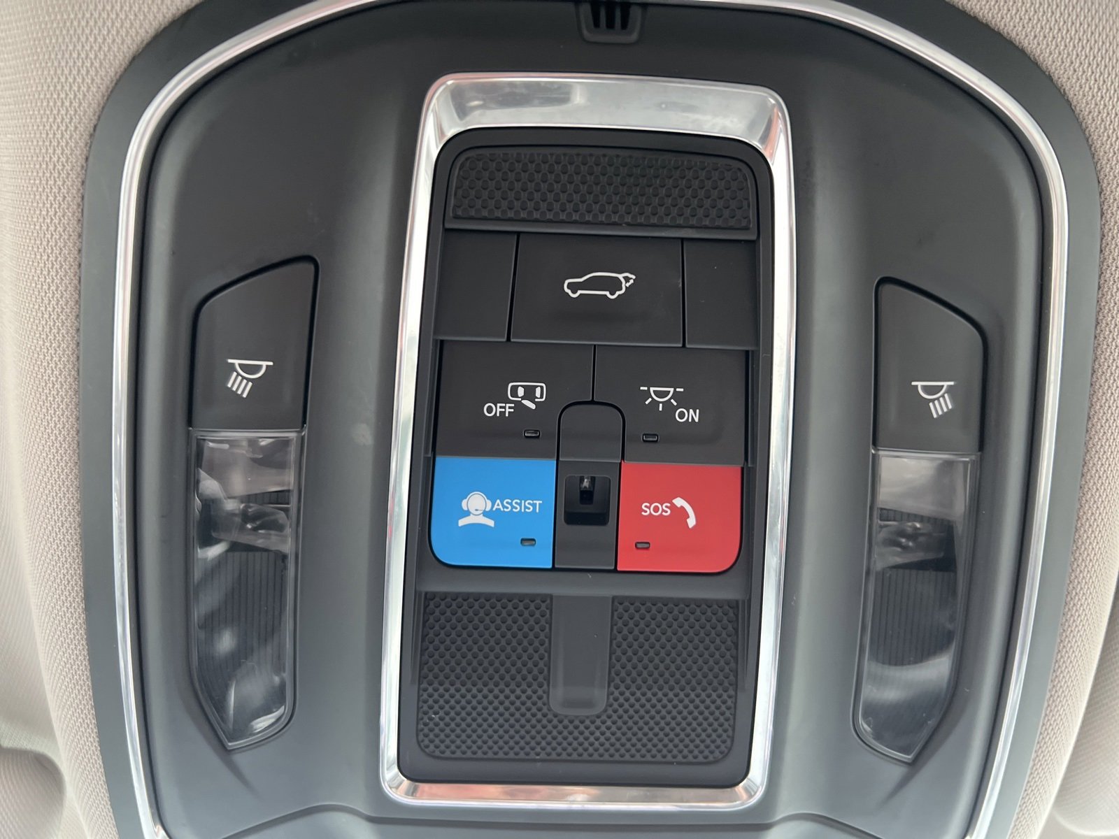 2024 Jeep Wagoneer L Series II photo 20