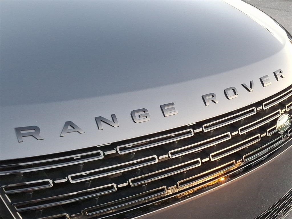 2025 Land Rover Range Rover Sport SE photo 12