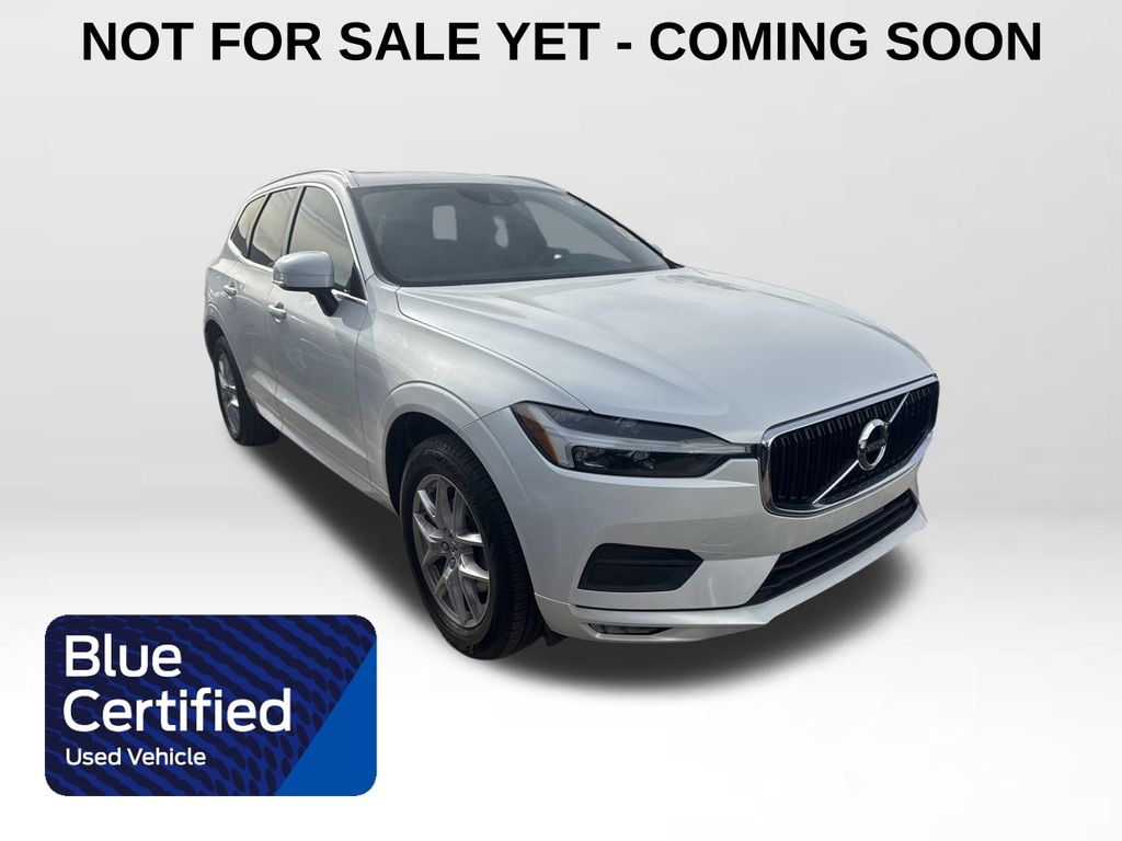 2021 Volvo XC60 Momentum's photo