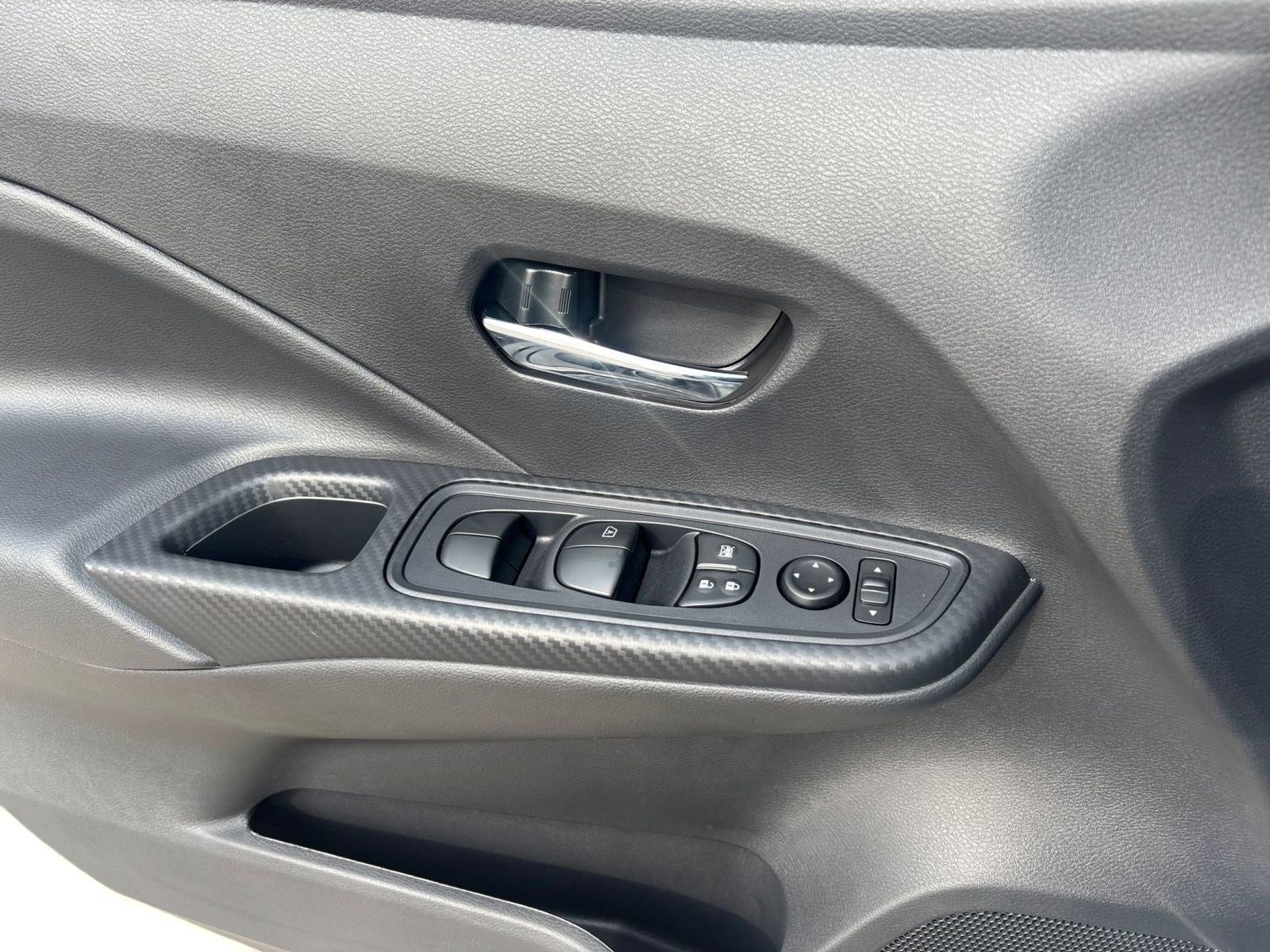 2025 Nissan Versa SV photo 12