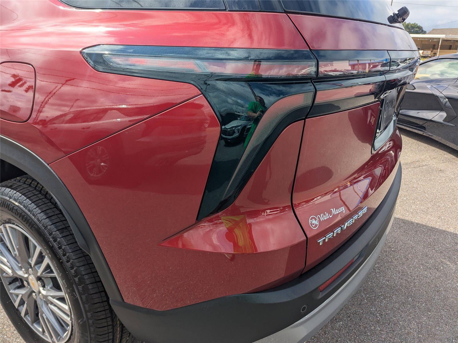 2025 Chevrolet Traverse photo 9