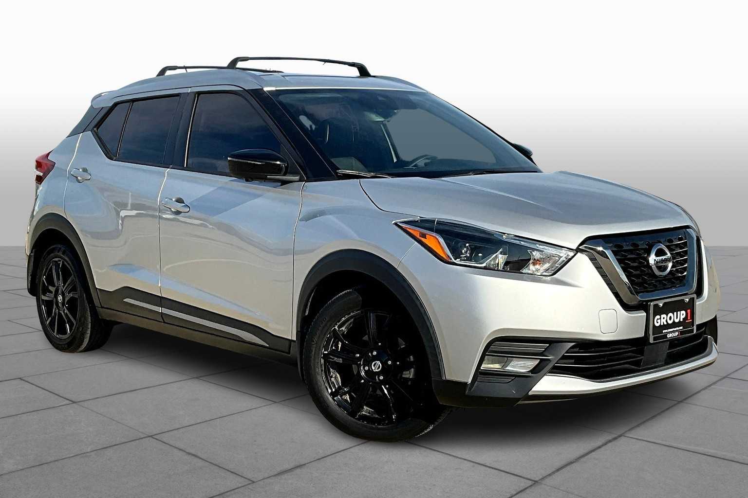 2020 Nissan Kicks SR photo 2