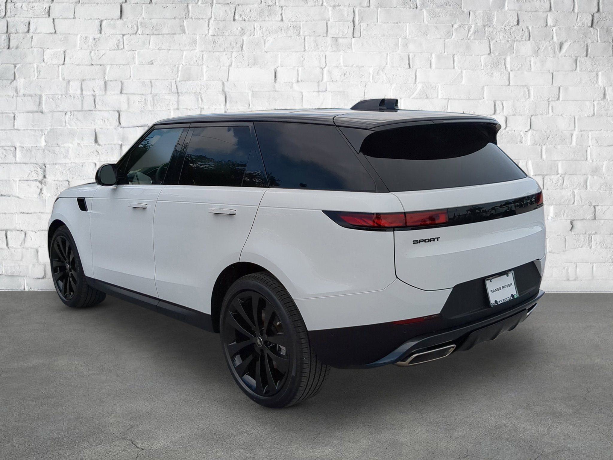 2025 Land Rover Range Rover Sport SE photo 3