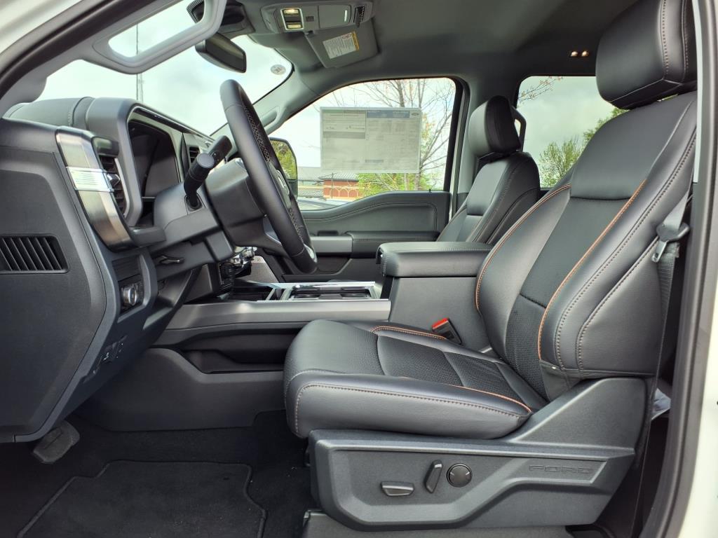 2025 Ford F-250 Lariat photo 3