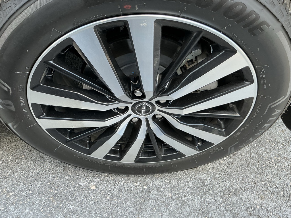 2024 Nissan Pathfinder Platinum photo 8