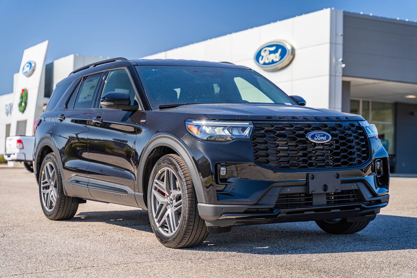 2026 Ford Explorer ST-LINE's photo