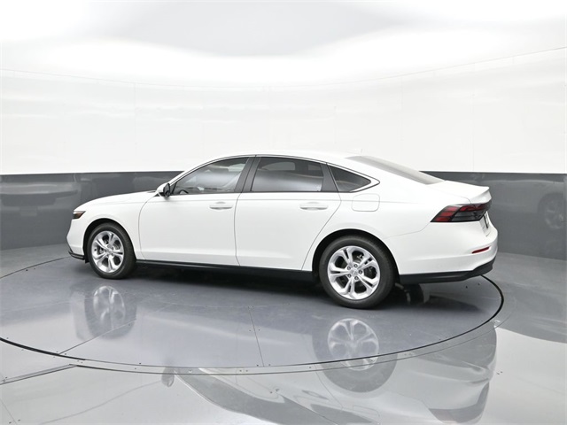 2025 Honda Accord LX photo 4