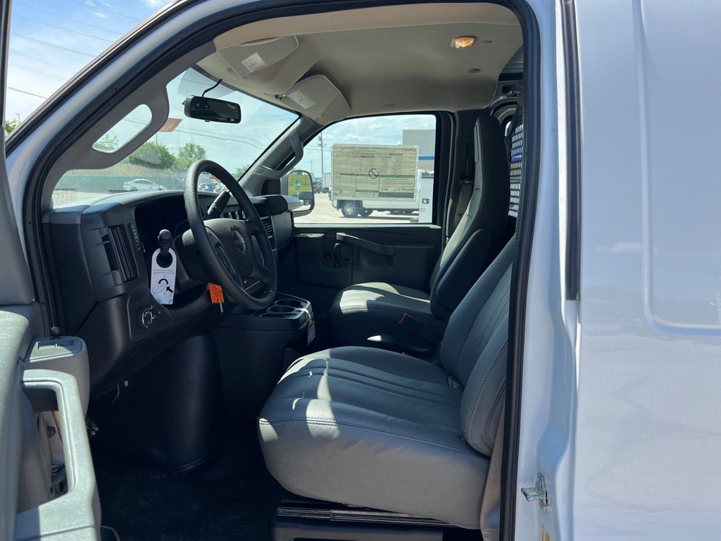 2025 Gmc Savana Cargo 2500 photo 13