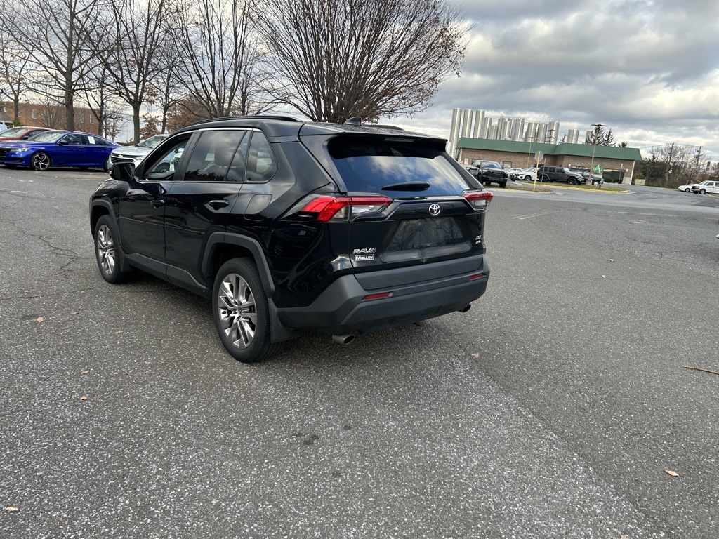 2021 Toyota RAV4 XLE Premium photo 4
