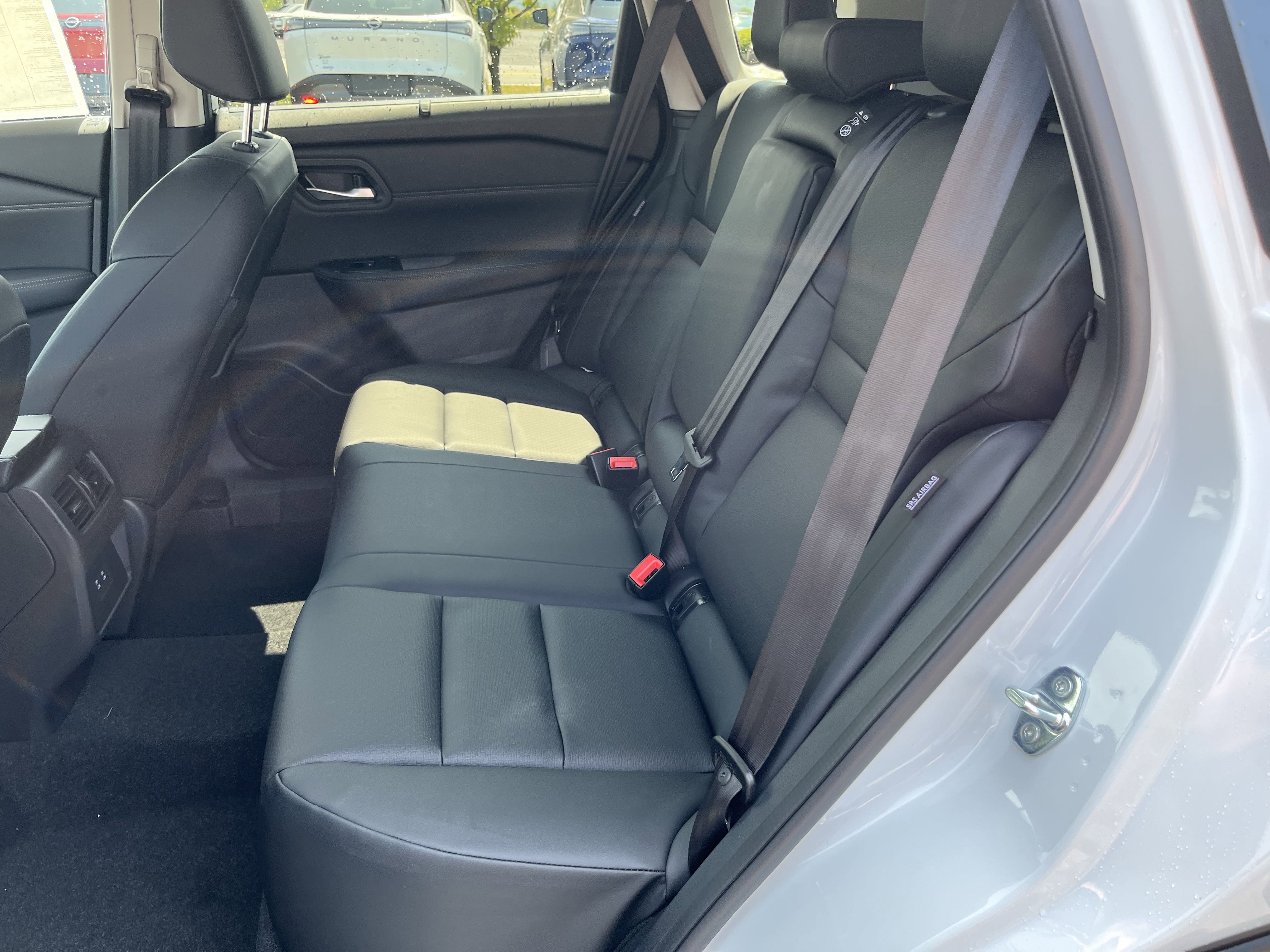 2026 Nissan Rogue SV photo 4