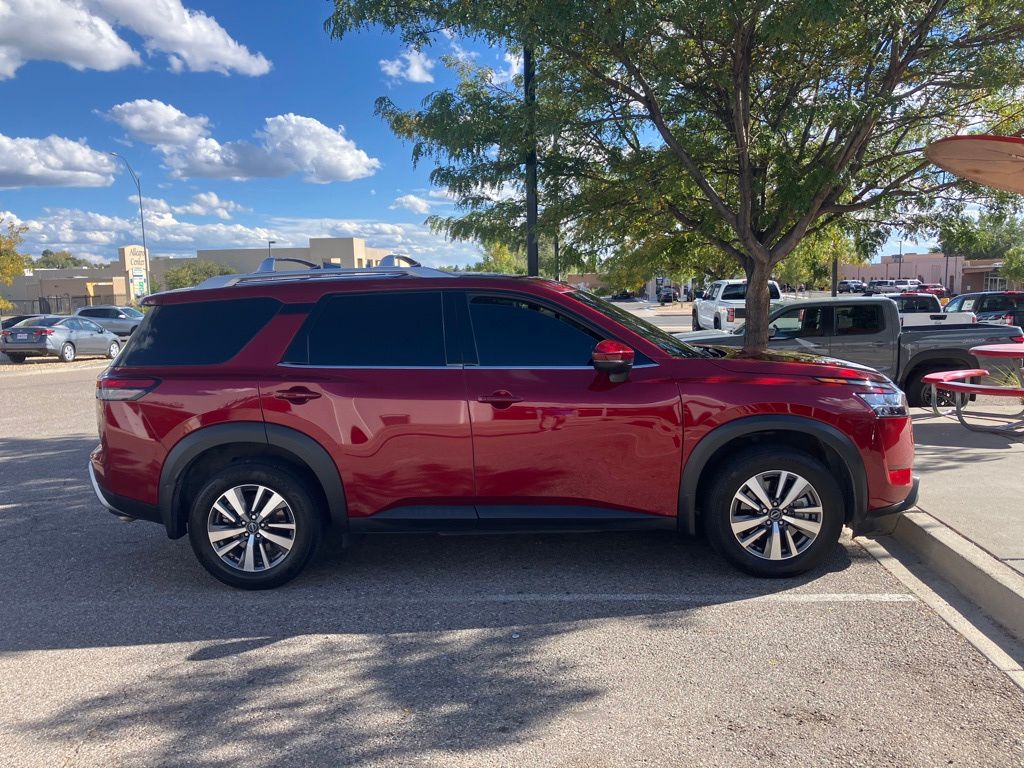 2023 Nissan Pathfinder SL photo 4