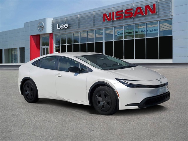 2024 Toyota Prius LE's photo