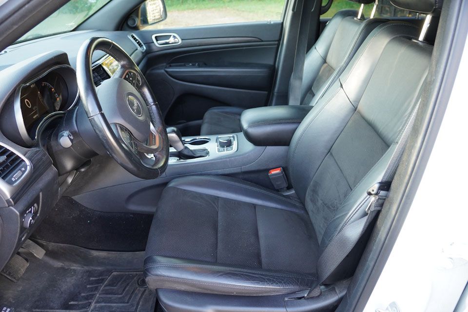 2020 Jeep Grand Cherokee Laredo North Edition photo 4
