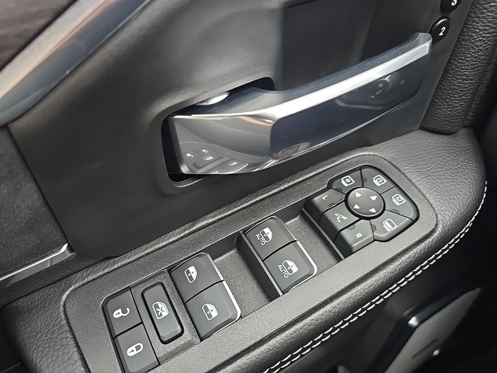 2026 Ram 3500 Laramie photo 16