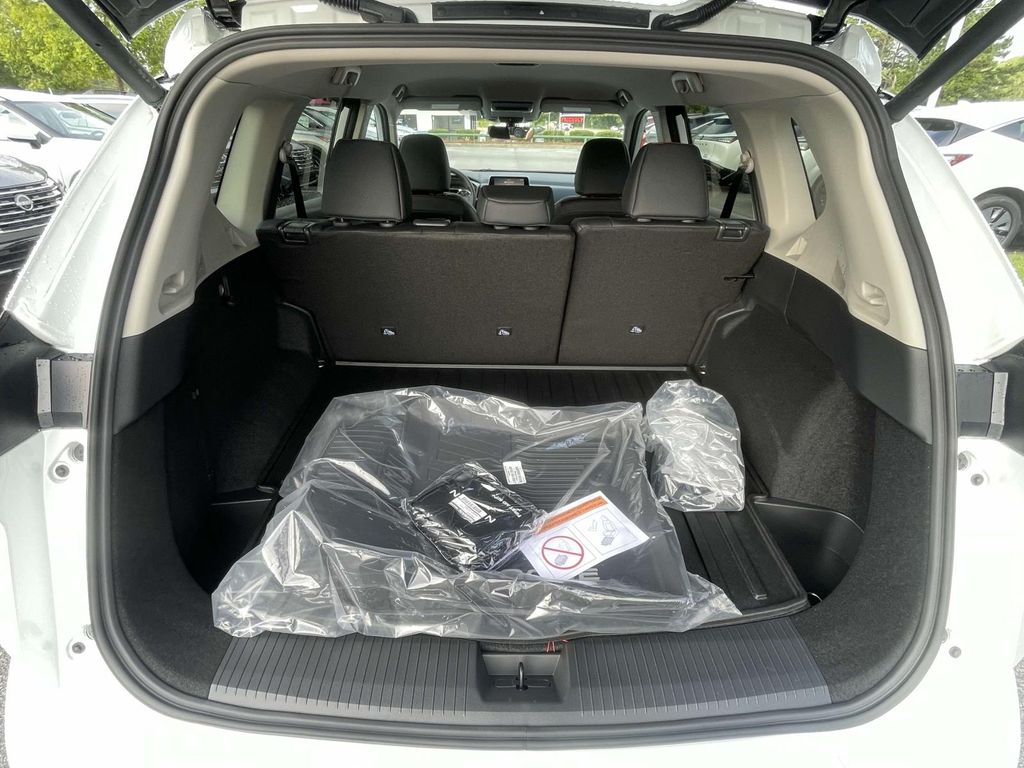 2026 Nissan Rogue SV photo 9