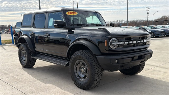 2025 Ford Bronco 4-Door Outer Banks's photo