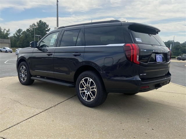2025 Ford Expedition photo 4