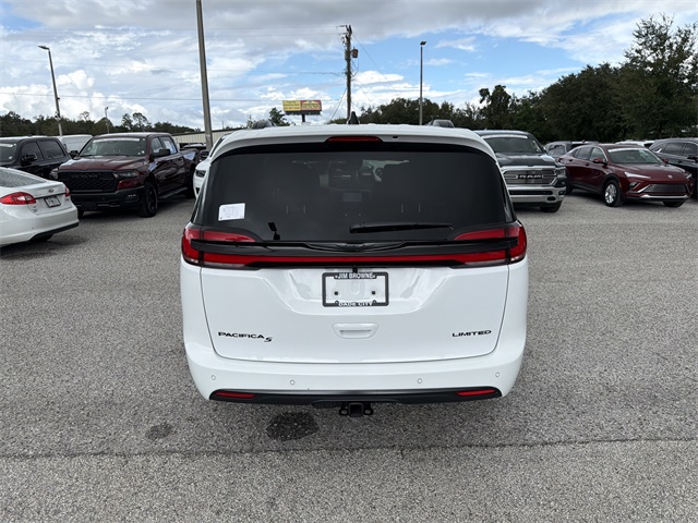 2026 Chrysler Pacifica Limited photo 4